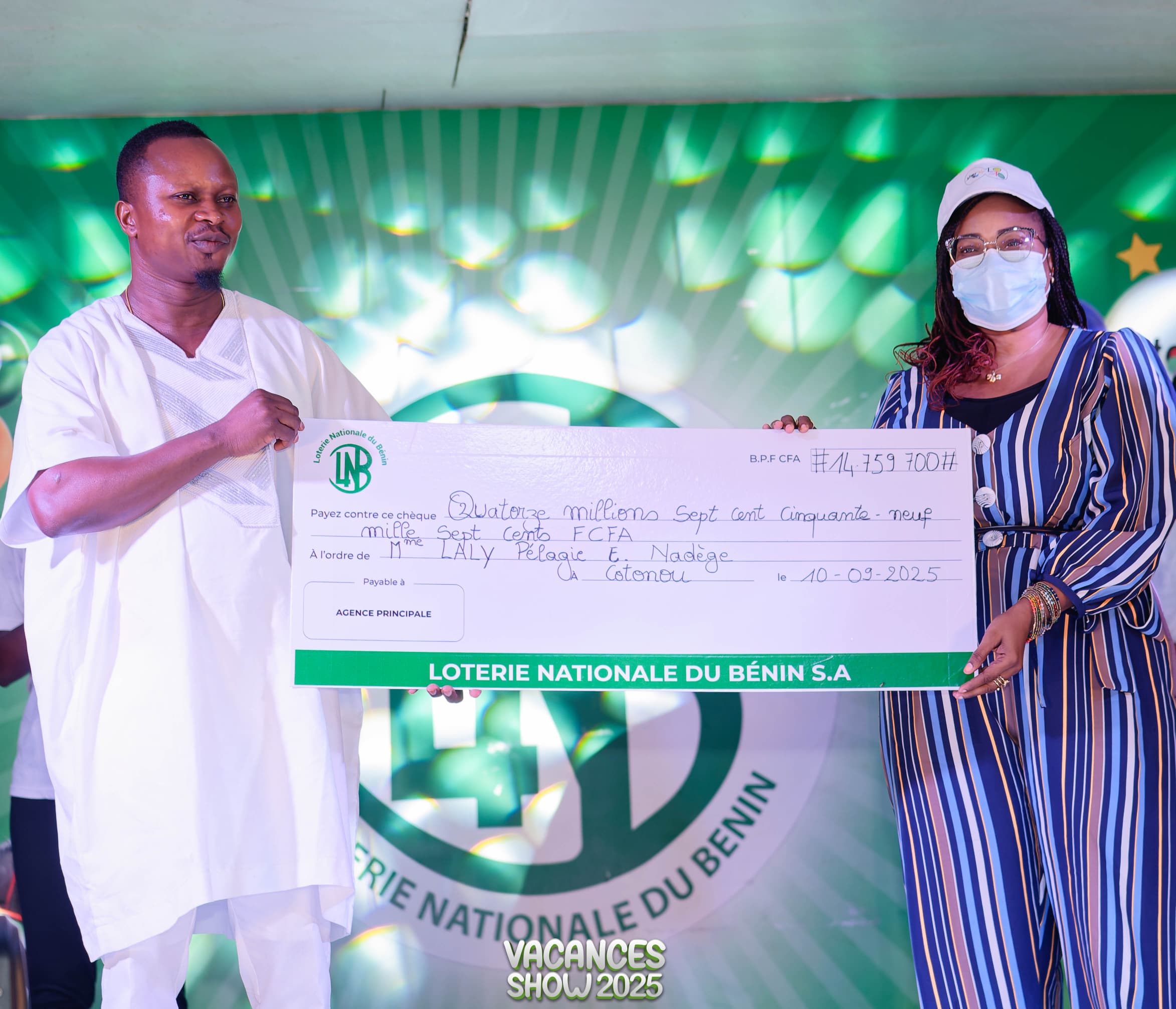LNB PMU ALR / Remise de chèques de 29.546.100 F CFA aux gagnants du JACKPOT dans l'ordre au Quinté+